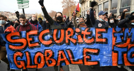 Manifestation à Lyon le 12 décembre 2020 contre la proposition de loi dite 