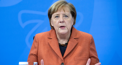 La chancelière Angela Merkel a entamé dimanche matin une réunion en visioconférence avec les dirigeants des 16 Länder en vue d'imposer des mesures plus drastiques, devenues inéluctables alors que le nombre de nouvelles infections au Covid-19 a battu des records ces derniers jours.