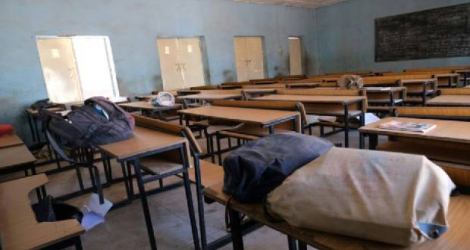 Une salle de classe désertée avec les affaires des lycéens enlevés à Kankara, au Nigeria le 15 décembre 2020 Photo Kola Sulaimon. AFP