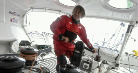 Le skipper français Yannick Bestaven à bord de son Imoca 60 