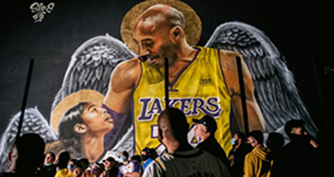 Une fresque murale de Kobe Bryant et de sa fille Gianna Bryant, le 11 octobre 2020 à Los Angeles.