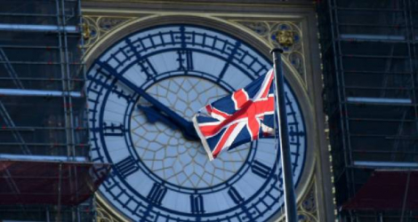 Un drapeau britannique flotte devant Big Ben, à Londres le 30 décembre 2020 Photo JUSTIN TALLIS. AFP
