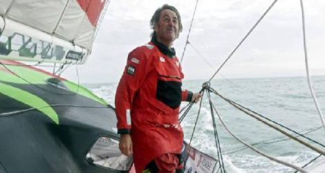 Le skipper français Yannick Bestaven à bord de son bateau 