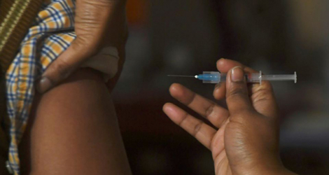 Vaccination dans un centre de soins de Calcutta le 2 janvier 2021.