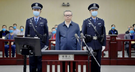Une photo prise le 11 aout 2020, et rendue publique par la justice chinoise, de Lai Xiaomin, ancien patron du conglomérat financier China Huarong, condamné à mort mardi par la justice de son pays. Photo Handout. AFP