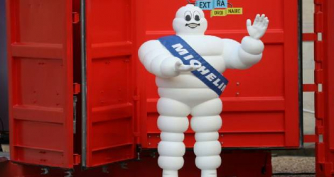 Le groupe Michelin a annoncé mercredi qu'il allait supprimer jusqu'à 2.300 postes en France, sans départs contraints, dans le cadre d'un 