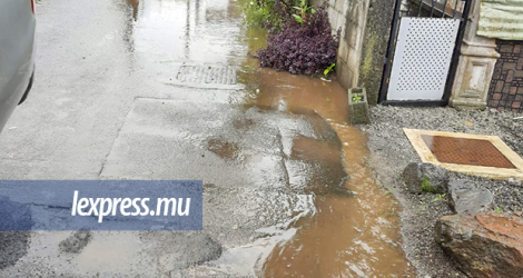 Les drains à Vuillemin ne protègent pas beaucoup les habitants des inondations.