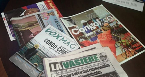 Quelques titres de la presse congolaise, au Congo-Brazzaville, le 26 avril 2020.