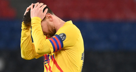 L'icône du FC Barcelone Lionel Messi quitte le Camp Nou sur une défaite de son équipe face au PSG en 8e de finale aller de C1, le 16 février 2021.