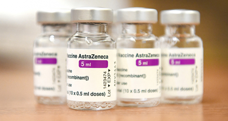 Des flacons du vaccin d'AstraZeneca contre le Covid-19.