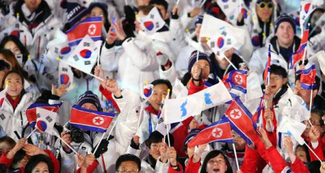 Les athlètes de Corée du Nord et de Corée du Sud ont défilé ensemble lors de la cérémonie de clôture des JO de Pyeongchang en 2018. | PHILIPPE MILLEREAU / DPPI MEDIA / DPPI VIA AFP