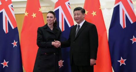 La Première ministre néo-zélandaise Jacinda Ardern en compagnie du président chinois Xi Jinping.