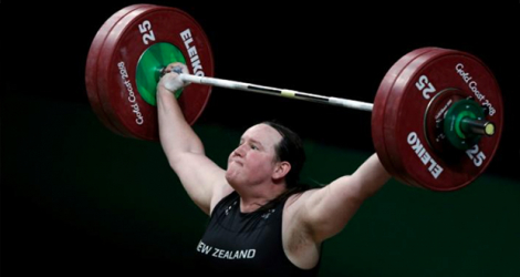 La Néo-Zélandaise Laurel Hubbard, lors de la finale des +90 kg aux Jeux du Commonwealth, le 9 avril 2018 à Gold Coast (Australie). afp.com - ADRIAN DENNIS