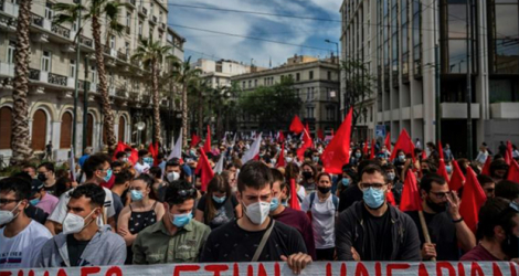 Manifestation à Athènes le 6 mai 2021 contre une réforme du travail controversée qui assouplit la réglementation sur le temps de travail. afp.com - Angelos Tzortzinis