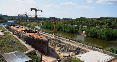 Le chantier de construction d'une réplique du Titanic, le 26 avril 2021 dans le district de Daying (Chine) NOEL CELIS AFP