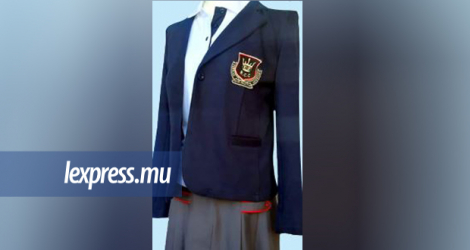 Blazer, polo et jupe. Voici l’uniforme qui sera porté par les filles du collège Royal de Curepipe.