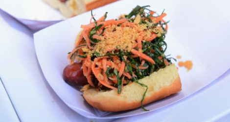 Des hot dogs proposés à la clientèle lors d'un festival culinaire à New York afp.com - Stephen Lovekin