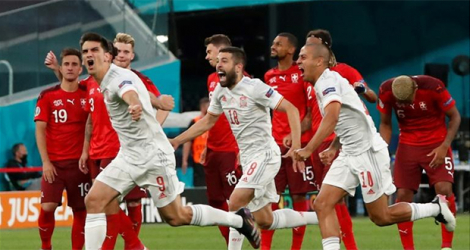 La joie des Espagnols, qualifiés pour les demi-finales de l’Euro 2020, après avoir battu la Suisse (1-1, 3-1 t.a.b.), le 2 juillet 2021 à Saint-Petersbourg.