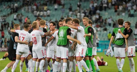 Les joueurs du Danemark célèbrent leur victoire face à la République tchèque au stade olympique de Bakou, le 3 juillet 2021, synonyme de qualification en demi-finale de l'EURO 2020.