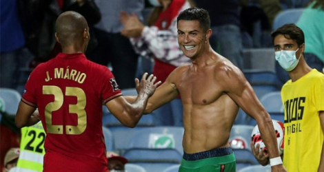 La joie de l'attaquant portugais Cristiano Ronaldo après avoir marqué contre l'Irlande, lors du match de qualifications pour le Mondial-2022 au Qatar, le 1er septembre à Loule, près de Faro.