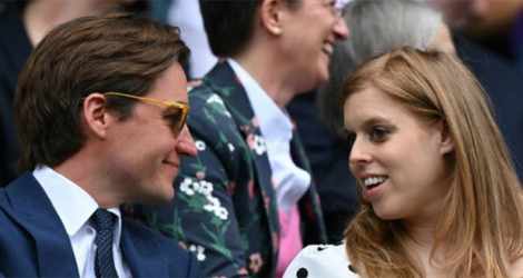 La princesse Beatrice, petite-fille d'Elizabeth II, et son mari Edoardo Mapelli Mozzi à Wimbledon assistent à un match de tennis à Wimbledon, le 8 juillet 2021 au sud-ouest de Londres.