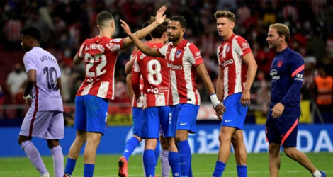 La joie des joueurs de l'Atlético Madrid, après leur victoire, 2-0 face à Barcelone, lors de la 8e journée de La Liga, le 2 octobre 2021 au Wanda Metropolitano Stadium.