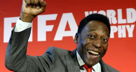 Pelé, affichant une grande forme lors d'un point presse à Paris le 10 mars 2014, fête ses 81 ans.