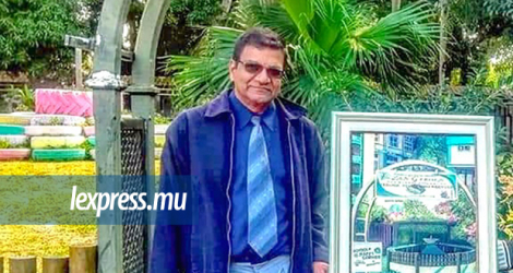 Deux enquêtes ont été ouvertes après le décès d’au moins quatre personnes en auto-isolement. Parmi elles, Devendra Ramanah, 66 ans. L’ancien recteur du QEC «a été renvoyé de l’hôpital pour mourir à petit feu à la maison», pleure son frère.