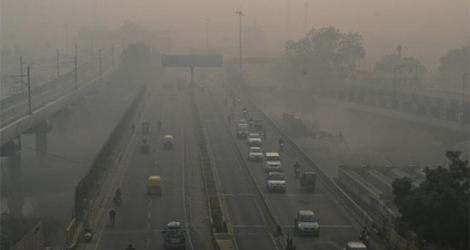 Un brouillard de pollution enveloppe Ghaziabad, près de New Delhi, le 5 novembre 2021 en Inde.