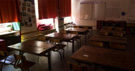 Une classe vide dans une école de Mulhouse, en Alsace, le 18 mai 2020.