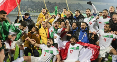 La joie des Iraniens, après leur victoire, 1-0 face à l'Irak, le 27 janvier 2022 à Téhéran, synonyme de qualification pour le Mondial 2022 au Qatar.