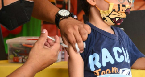 Campagne de vaccination des enfants à San Lorenzo au Paraguay, le 31 janvier 2022. afp.com - NORBERTO DUARTE