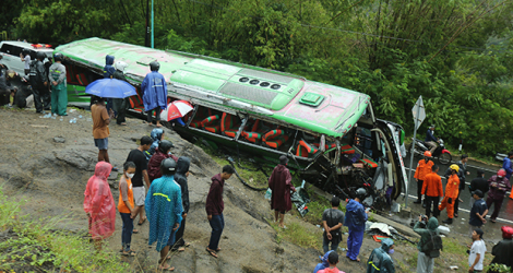 Le chauffeur figurait parmi les personnes décédées lorsque le bus s'est renversé et a heurté le bas-côté de la route.