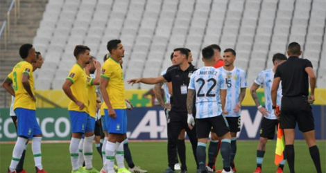 Le match opposant le Brésil à l'Argentine interrompu à la suite de l'irruption des agents de la sécurité sanitaire locale, le 5 septembre 2021 à Sao Paulo. afp.com - NELSON ALMEIDA