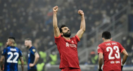 La joie de l'attaquant égyptien de Liverpool Mohamed Salah, après avoir marqué le 2e but contre l'Inter Milan, lors du 8e de finale aller de la Ligue des Champions, le 16 février 2022 au Stade San Siro.