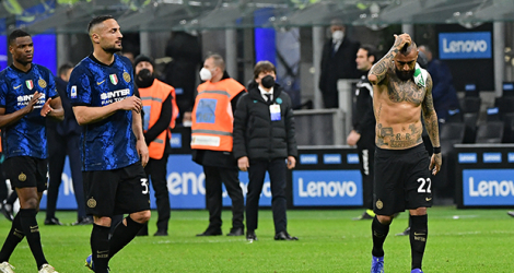 La déception des joueurs de l'Inter Milan après leur défaite à domicile devant Sassuolo, le 20 février 2022 à San Siro.