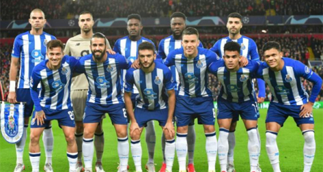 L'équipe du FC Porto pose avant son match de poule de Ligue des Champions contre Liverpool, le 24 novembre 2021 au Stade d'Anfield Road.