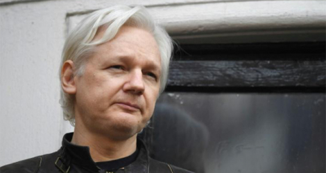 Julian Assange, fondateur de Wikileaks, parle au balcon de l'ambassadeur d'Equateur à Londres, le 19 mai 2017.