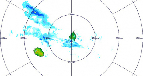 Une image radar à 11h01 montre qu'un front pluvieux qui s'approche de Maurice et peut provoquer de fortes averses et orages dans les prochaines heures. 