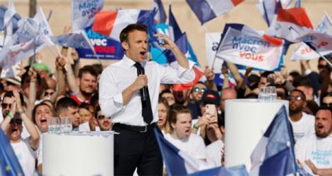 Le président Emmanuel Macron en meeting, le 16 avril 2022 à Marseille.