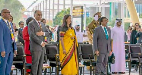 (De g. à dr.) Le ministre Renganaden Padayachy, le ministre Alan Ganoo et Sayukta Roopun, épouse du président de la République, sont allés visiter l’Expo de Dubaï à la mi-mars à la recherche d’investisseurs, a assuré le ministre des Finance.