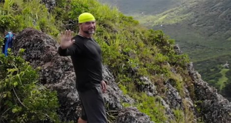 Dans une vidéo sur Youtube, intitulée «Le Morne – Hiking Mauritius with Peter», le Slovaque se présente comme un spécialiste de la randonnée.