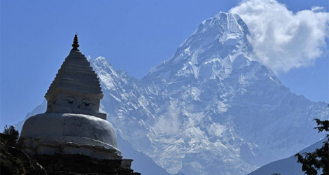 L’avion a disparu dans une zone montagneuse du Népal ce dimanche 29 mai 2022. Ici, l’Ama Dablam, près de Pangboche, en 2021. | PRAKASH MATHEMA / AFP