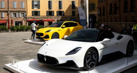 Des Maserati exposées sur une place de Modène, en Italie, pendant le salon Motor Valley Fest, le 27 mai 2022.