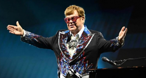 Le chanteur et compositeur britannique Elton John lors de sa tournée mondiale d'adieux à l'Accor Arena à Paris, le 11 juin 2022.