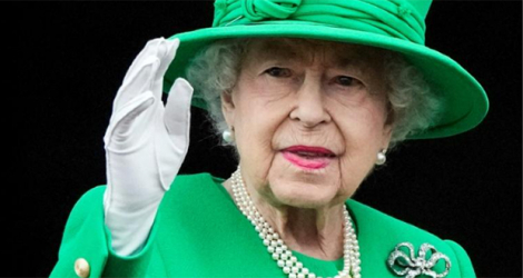La reine Elizabeth II au balcon de Buckingham Palace lors des célébrations de son jubilé de platine, le 5 juin 2022 à Londres.