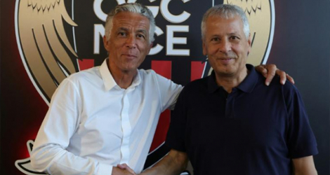 Le président de l'OGC Nice Jean-Pierre Rivère et son nouvel entraîneur Lucien Favre lors de sa présentation au club, le 27 juin 2022.