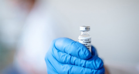 Le vaccin développé par Hipra, décrit comme «un vaccin bivalent à protéine recombinante», est en cours d'évaluation par l'Agence européenne des médicaments (EMA) basée aux Pays-Bas.