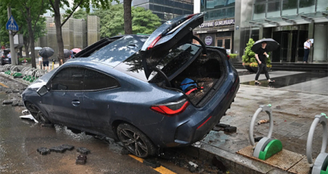 Une voiture du quartier de Gangnam après les inondations.