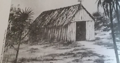 La toute première chapelle à Port-Louis, 1722, située au milieu du camp. Reconstitution : Roger Merven